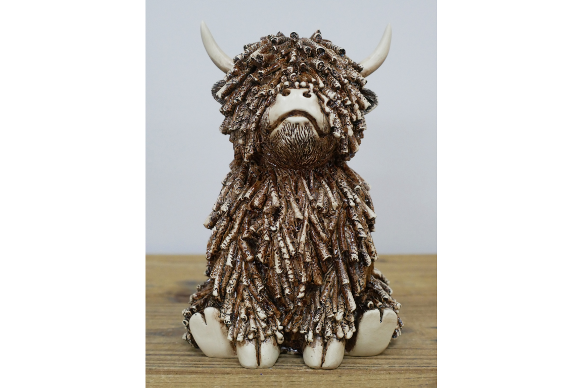 Sitting Highland Cow - Medium