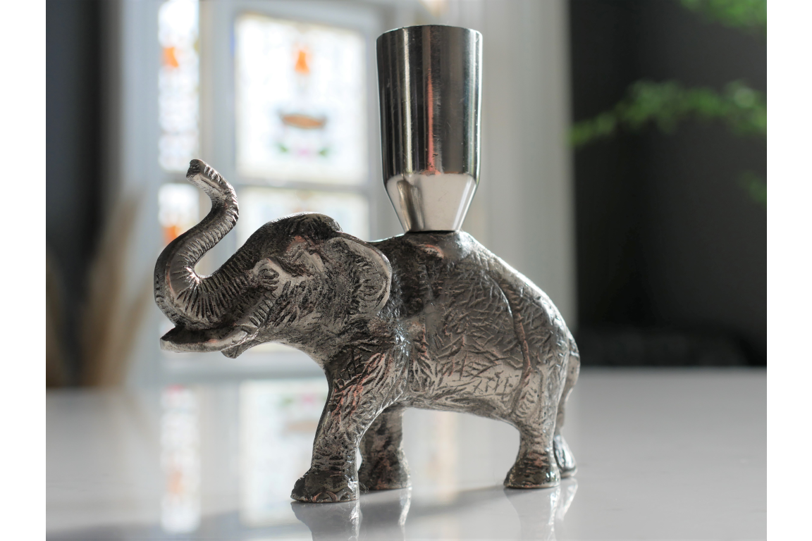 Happy Elephant Candle Pots with Metal Stand - So2